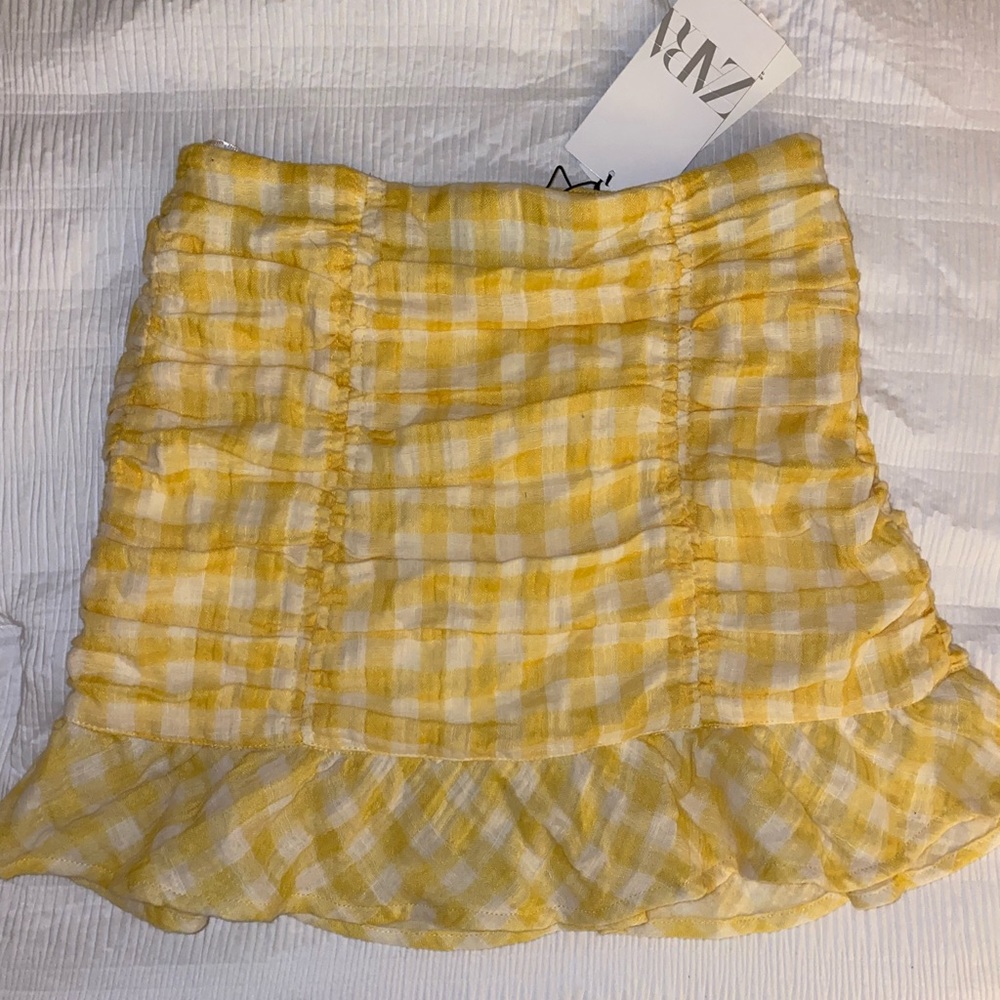 Yellow and white checkered Zara skirt *brand new* with tags!